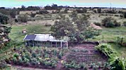 Костинброд времето уеб камера с поглед на юг към софийското поле, ниви, градини, стопански двор, оранжерия и планините Люлин и Витоша Free-WebCamBG