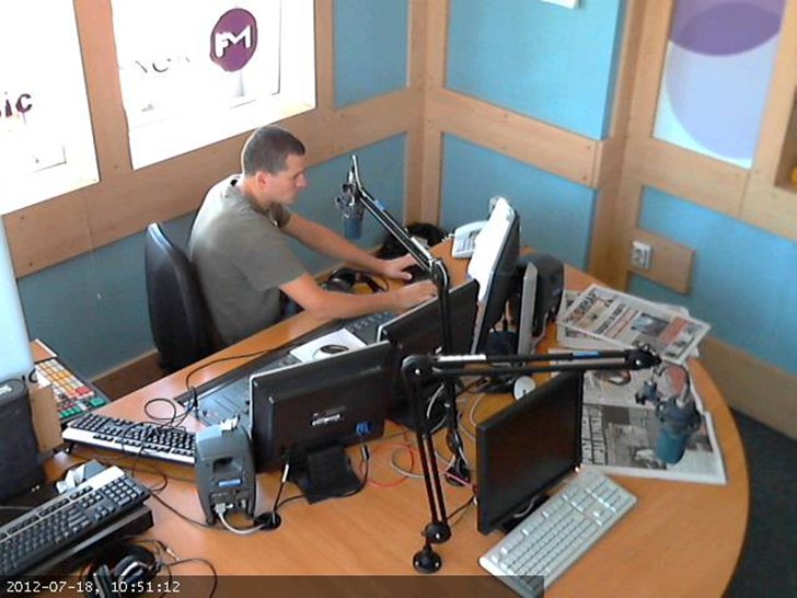Радио 'Меджик ФМ' уеб камера студио на водещите, музика новини спорт mp3 София radio 'Magic FM' Free-WebCamBG