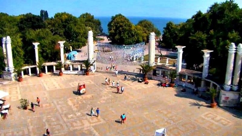 Варна времето уеб камера Централен вход на Приморски Парк 'Морска градина' до ФКЦ и панорама Черно море от покрив хотел 'Одесос', kamerite Free-WebCamBG