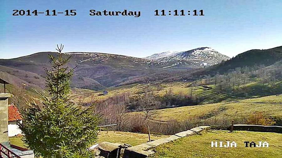 Хижа 'Тъжа' времето уеб камера под връх 'Ботев', Стара планина панорама Free-WebCamBG