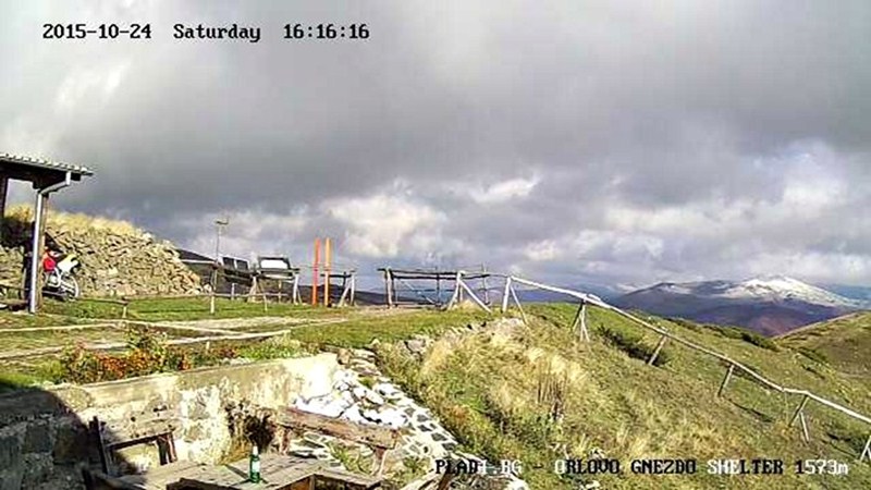Заслон 'Орлово гнездо' времето уеб камера на билото на Средна Стара планина, източно от проход 'Беклемето', Централен Балкан, kamerite Free-WebCamBG