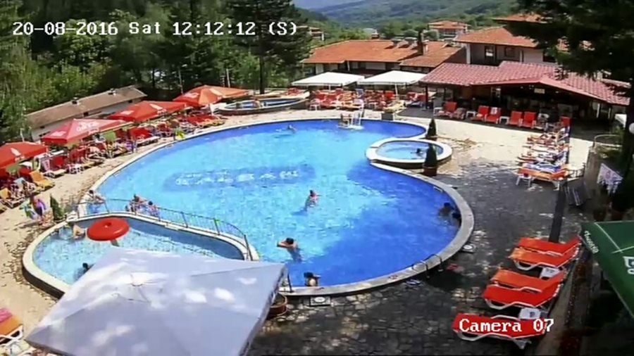 Село Чифлик времето уеб камера хотел 'Балкан', плаж външен басейн, Троянски Балкан, Стара планина, kamerite Free-WebCamBG