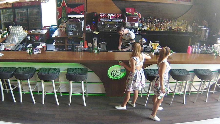 Квартална уеб камера от кафе бар 'Наздраве' - заведение, бистро, кръчма, kamerite Free-WebCamBG