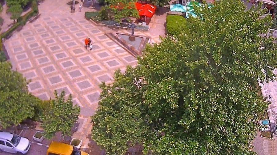 Средец (Грудово) времето уеб камера нов център, площад 'България', фонтан на любовта и плодородието, част от бившия 'Триъгълник на смъртта', kamerite Free-WebCamBG