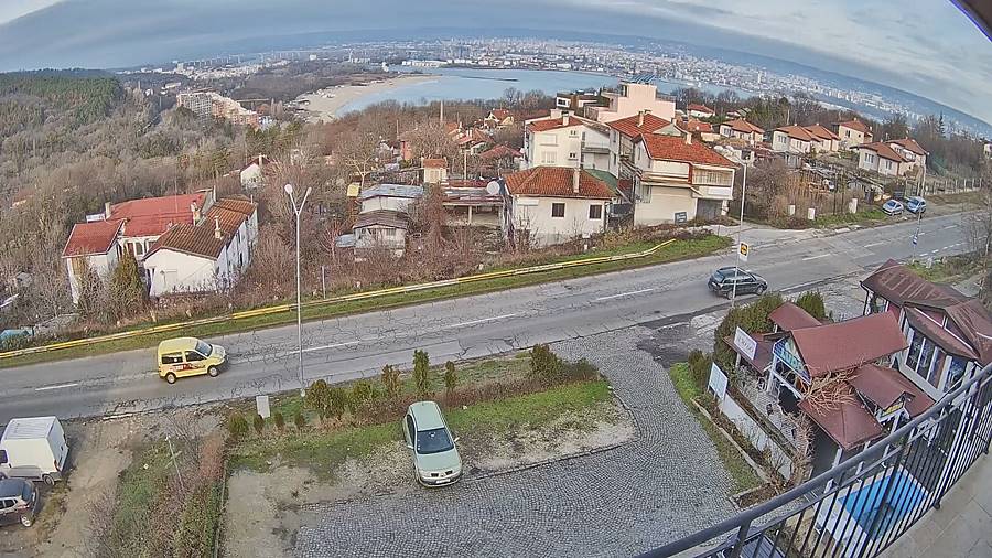 Варна времето уеб камера от местност 'Зеленика' между квартал 'Галата' и квартал 'Аспарухово', панорама към 'Аспарухов' мост, морски 'Южен' бряг, залив, плаж Черно море, kamerite Free-WebCamBG