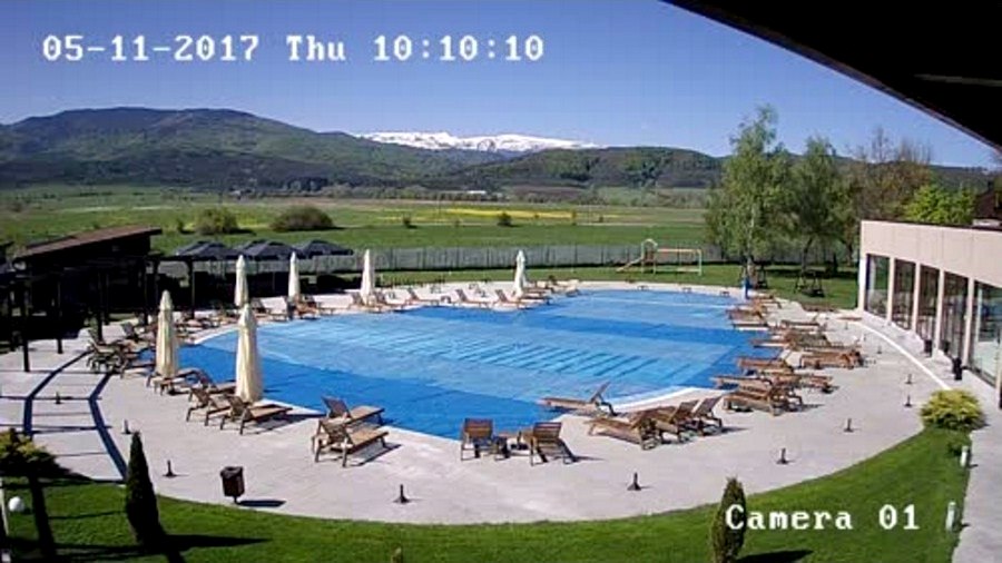 Курортно село Белчински бани времето уеб камера СПА хотел 'Белчин Гардън', открит минерален басейн, община Самоков, kamerite Free-WebCamBG